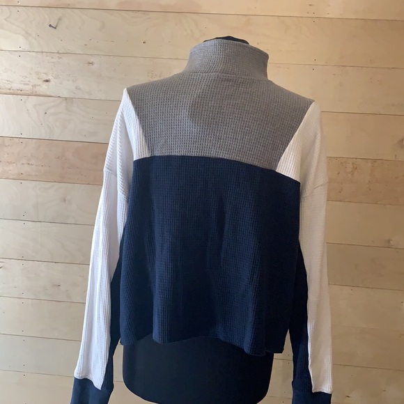 Hollister Color Block Medium Top - Picture 2 of 2